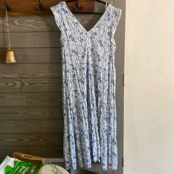 Old Navy Dresses & Skirts - Old Navy floral dress WORN ONCE